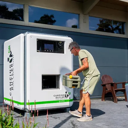 Campingplatz Stellplatz Auf Basic 52 Mit Wasser, Abwasser, Strom Nach Bedarf