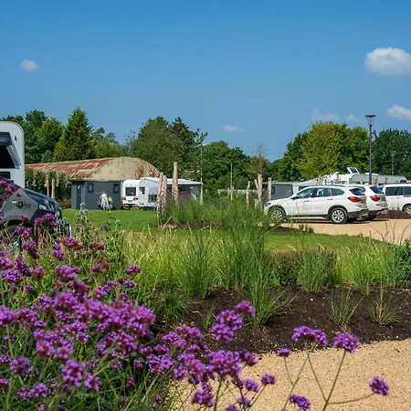 Stellplatz Auf Basic 52 Mit Wasser, Abwasser, Strom Nach Bedarf Campingplatz
