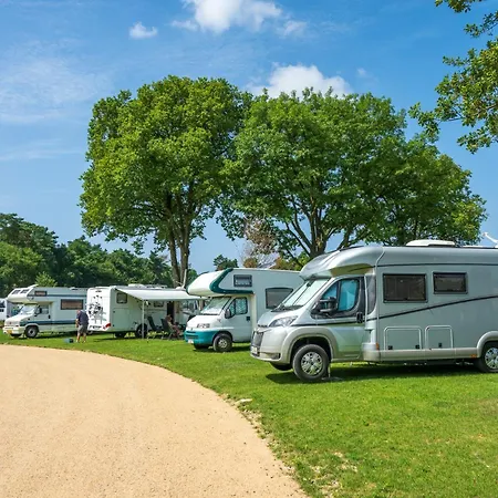 Stellplatz Auf Basic 52 Mit Wasser, Abwasser, Strom Nach Bedarf Campeggio *